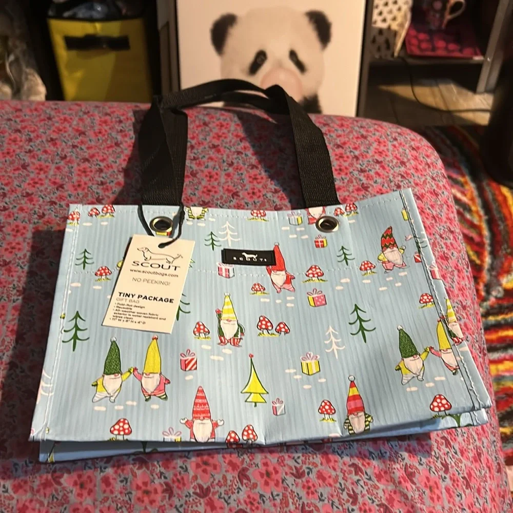 Scout Tiny and Mini Package Gift Bags Reusable Gnome for the Holidays Pattern - Picture 4 of 6